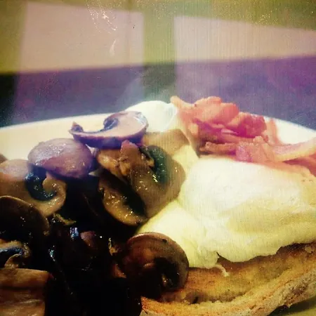 Bournville House & Cafe ベッド・アンド・ブレックファスト